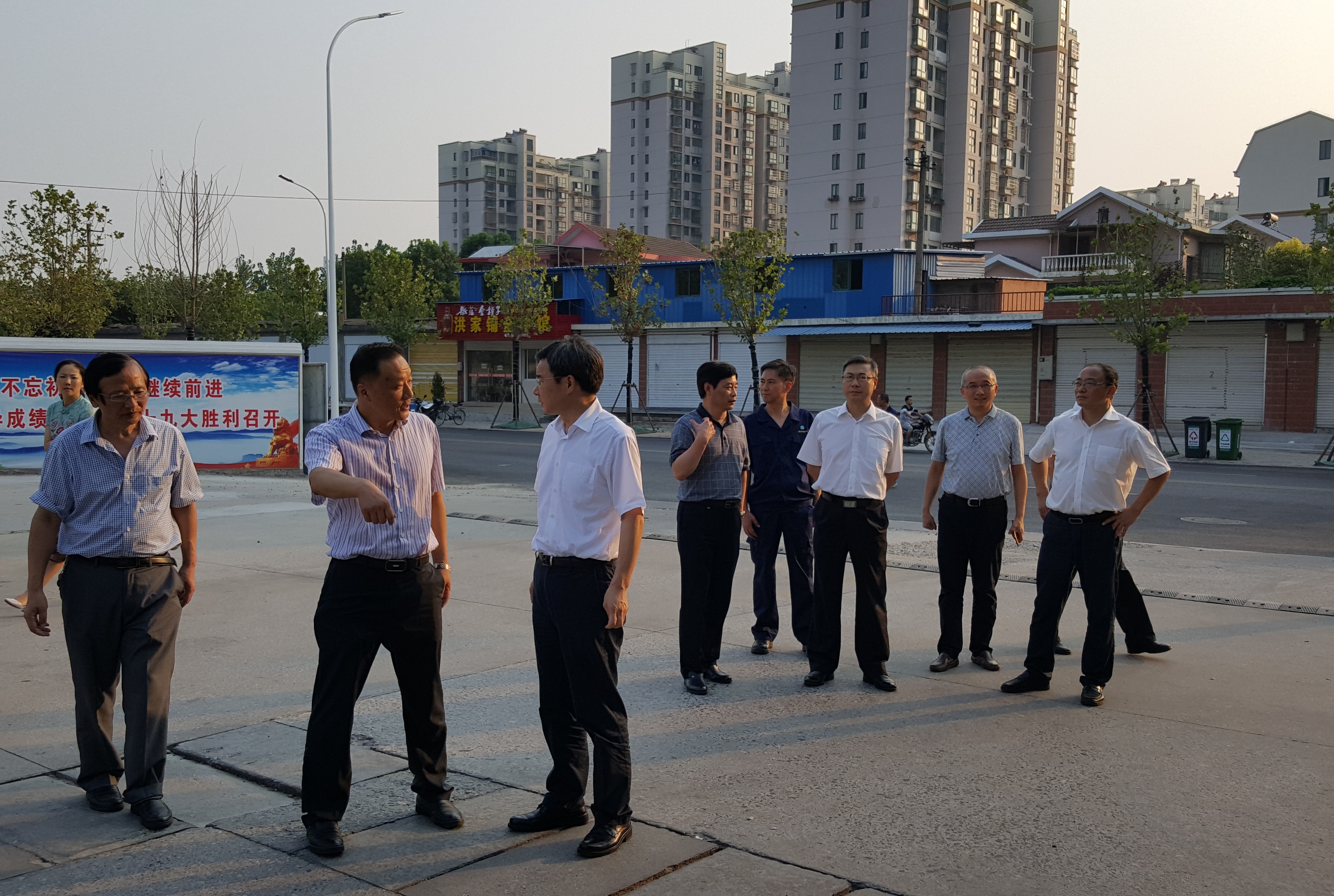 陳冰冰市長(cháng)陪同省住建廳廳長(cháng)張天培到安慶港華燃氣督查高溫天氣安全生產(chǎn)防范應對工作