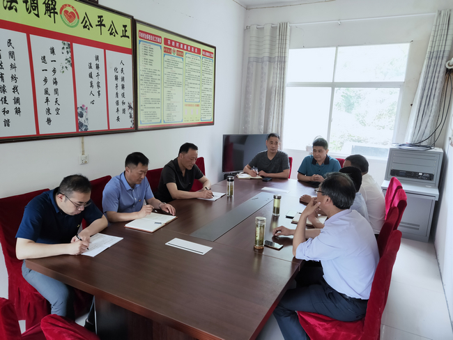安慶港華扶貧組送黨課進(jìn)結對村